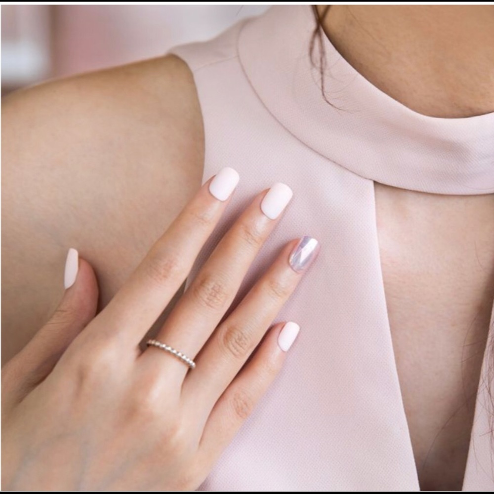 Impress Nails Self-adhesive